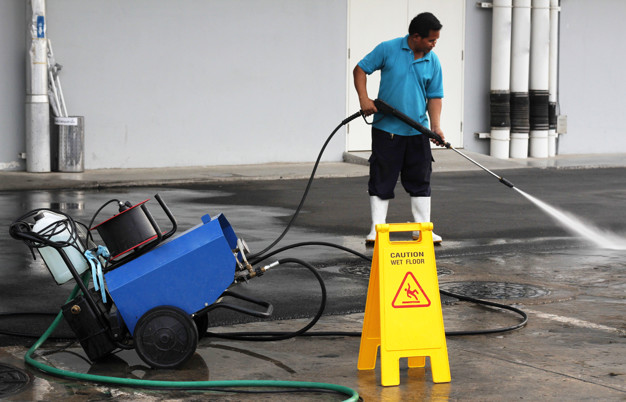worker cleaning floor with air high pressure machine 45025 13